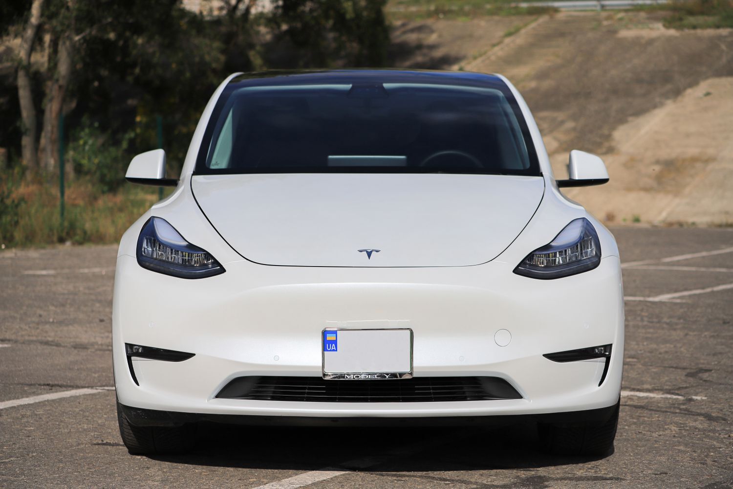 An image of a Tesla Model Y with an intact windshield.